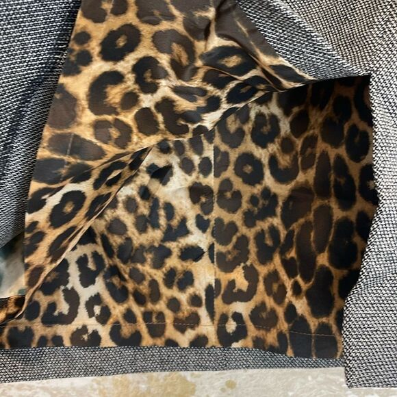 Express Skirt size 0 with animal print lining - Picture 3 of 6